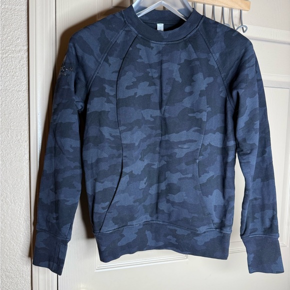 lululemon athletica Tops - Lululemon Scuba Crew * Camo